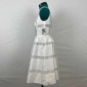 Présentoir à Œufs en Céramique Vintage – Motif Poules Présentoir à Œufs en Céramique Vintage – Motif Poules